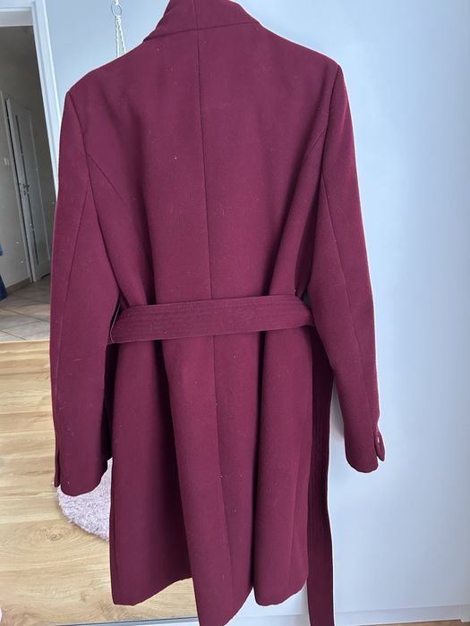 Bordowy płaszcz wiązany stradivarius 38