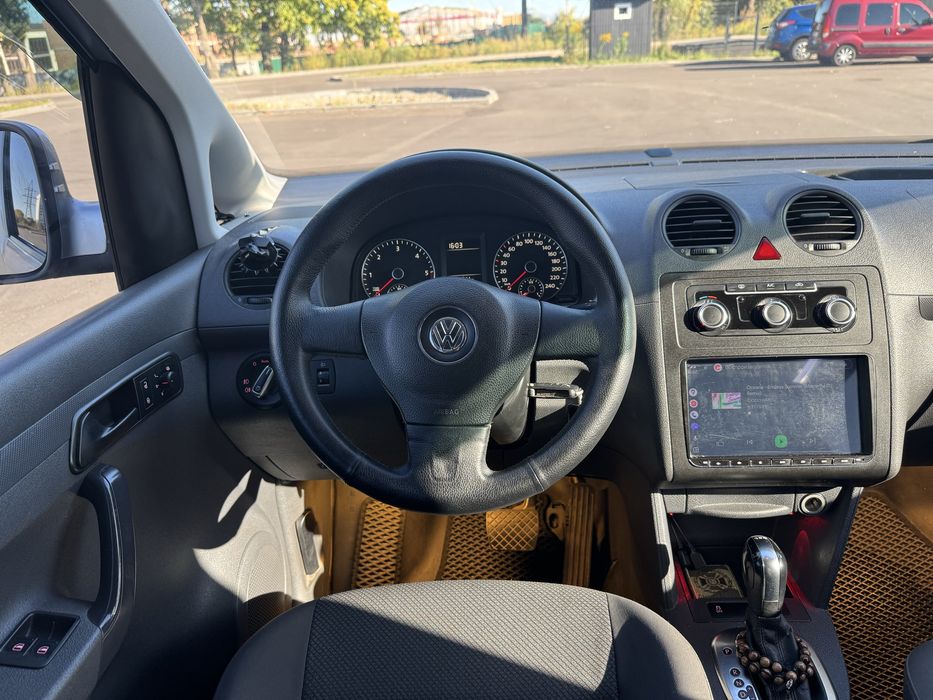 Volkswagen Caddy 2012 року 1.6 дизель.