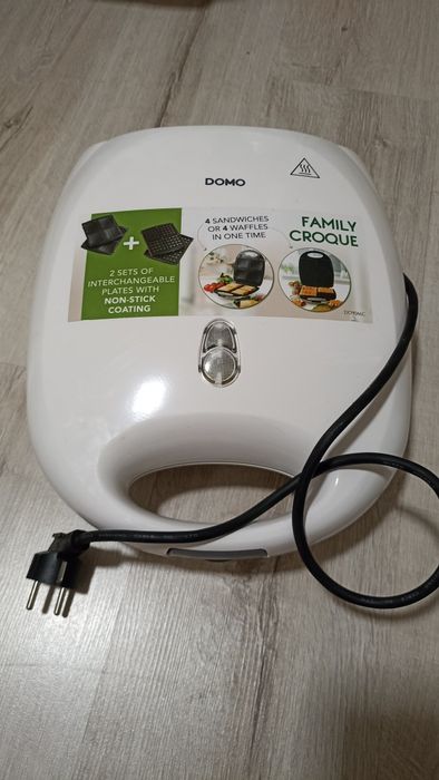 Вафельниця-бутербродниця Domo вживане
