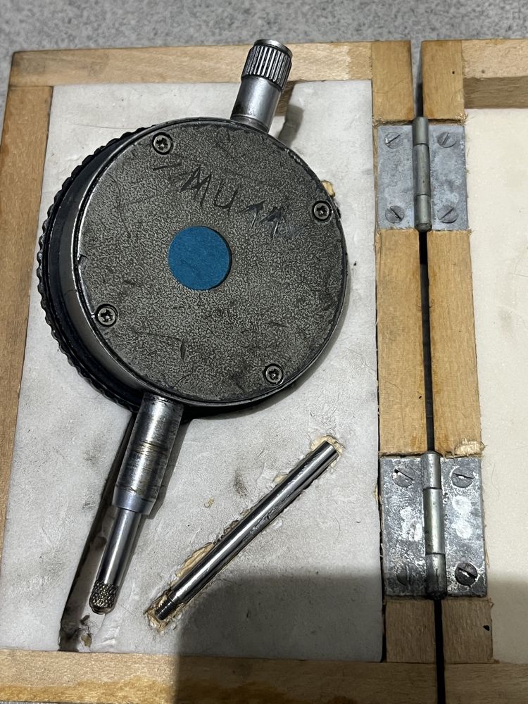 Czujnik zegarowy Micron Metrology 0,01 mm | W drewnianym pudełku