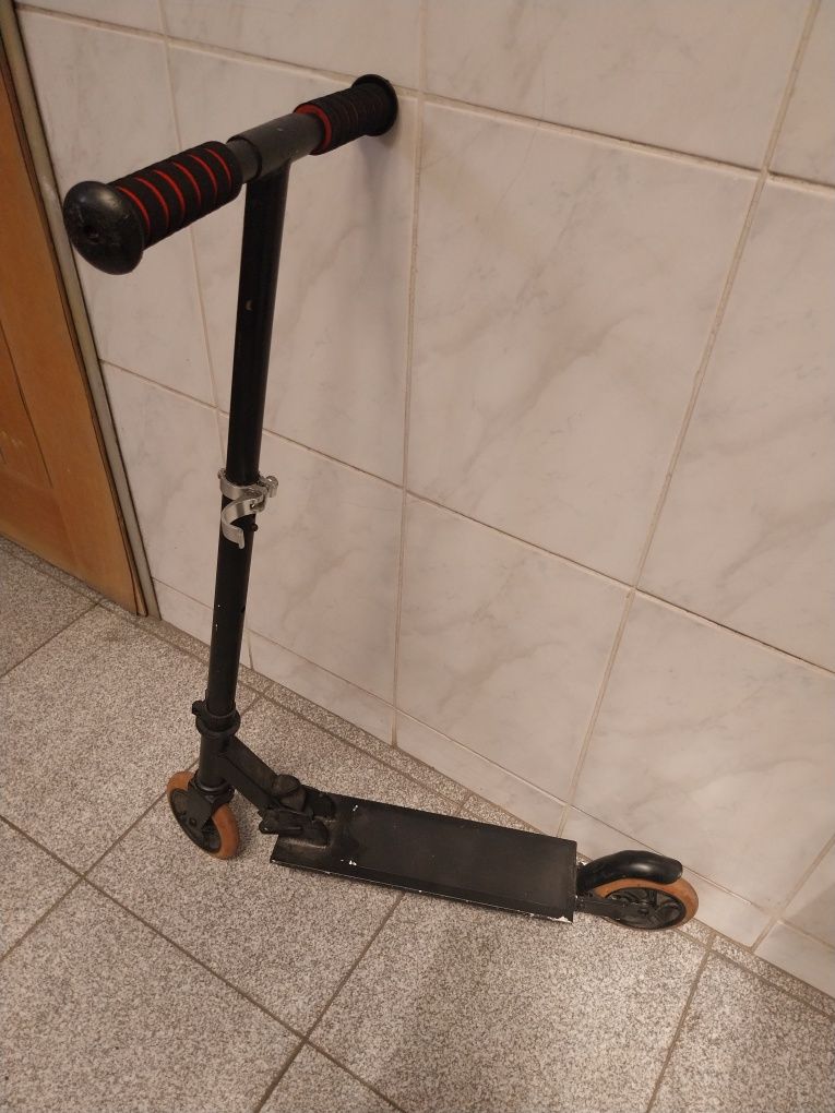 Trotineta cor preta