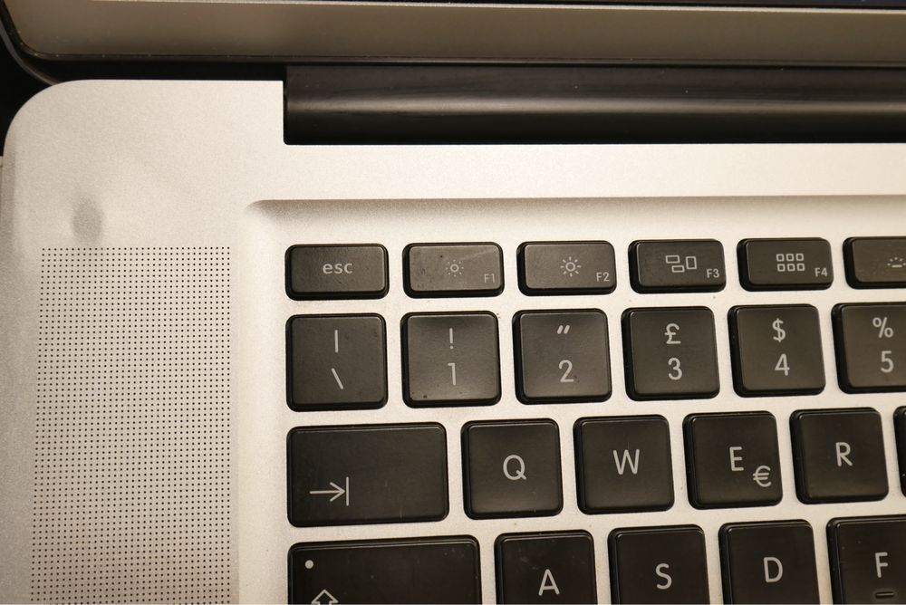 Apple Macbook PRO A1286 late 2011 в робочому стані з рідним зарядним