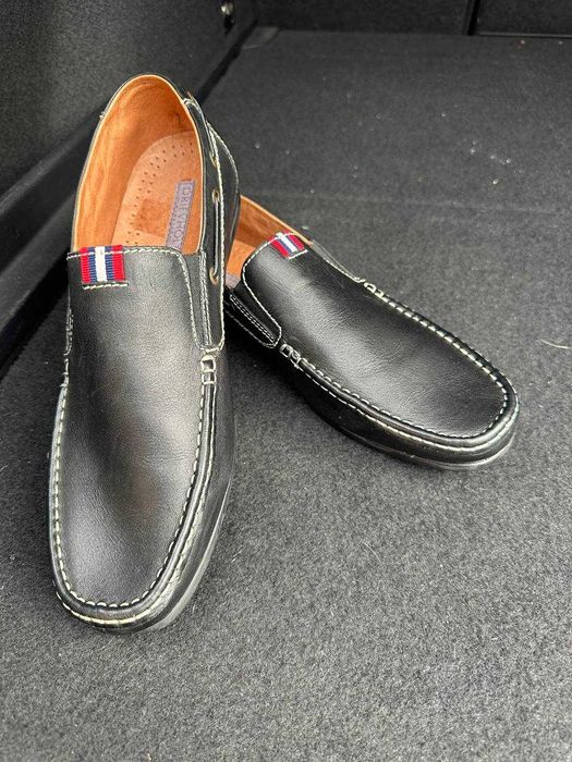 Чоловічі шкіряні мокасини