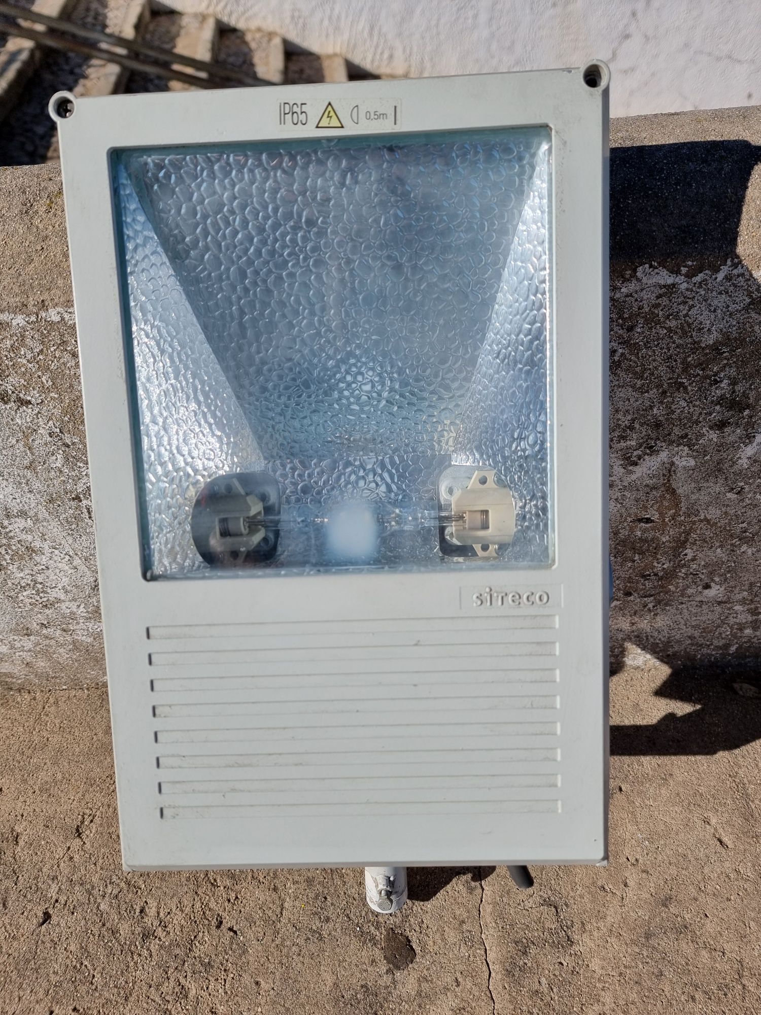 Holofote IP65 (IMPECÁVEL)