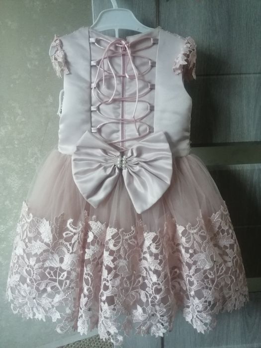 Пишна сукня дуже красива на дівчинку
