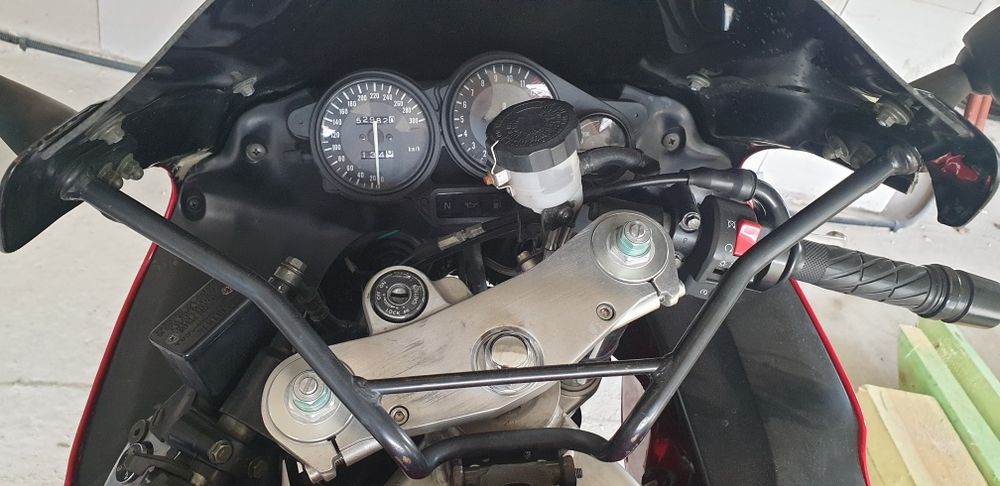 Thunderace 1000 R