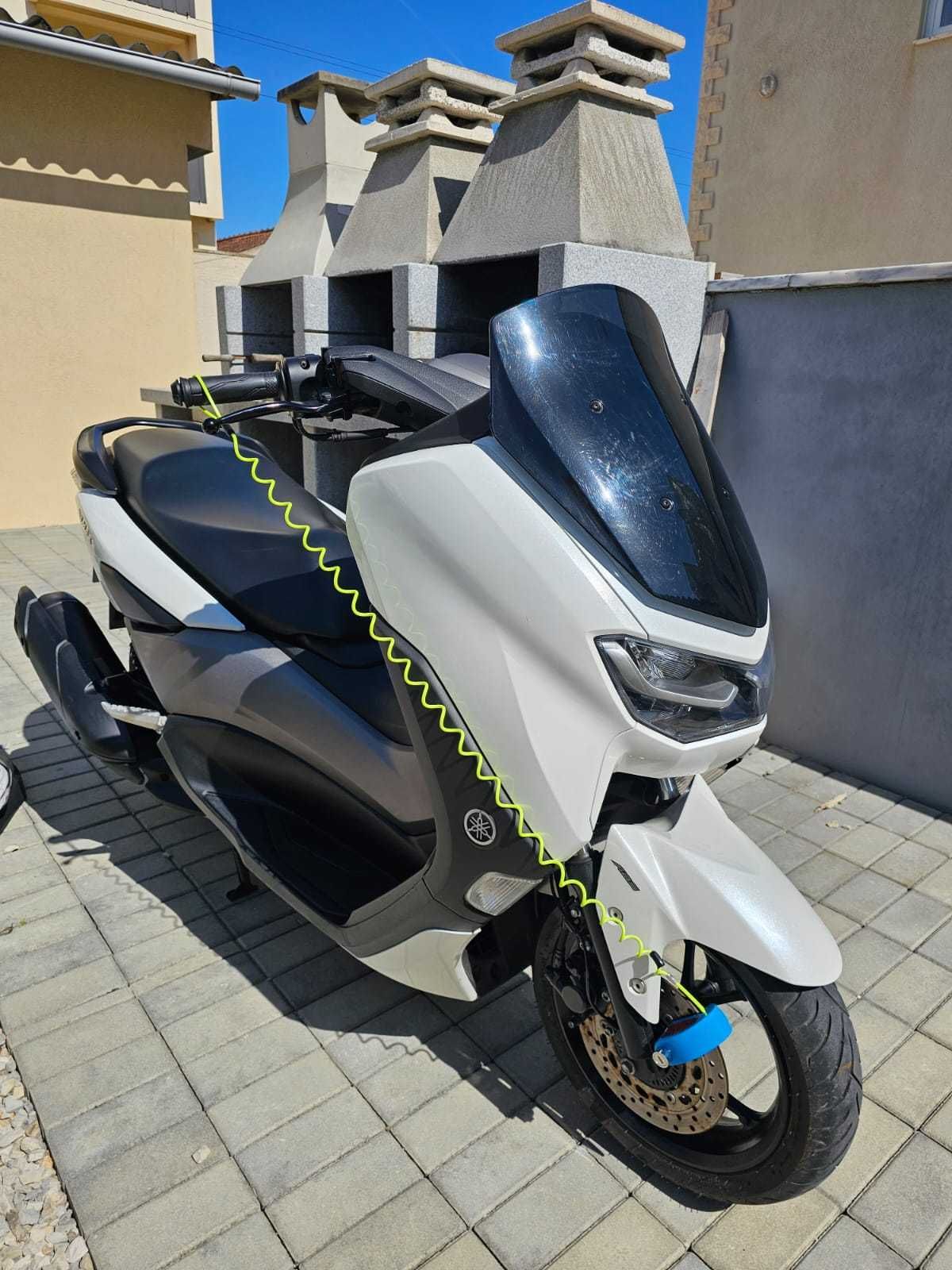 Mota Nmax125 com acessórios (Imaculada)