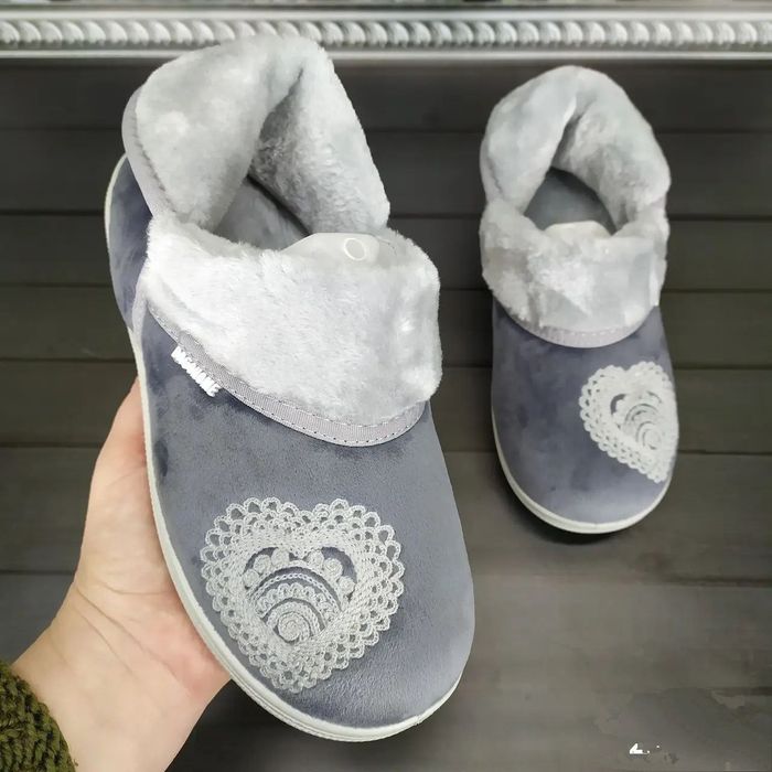 Теплі якісні капці.