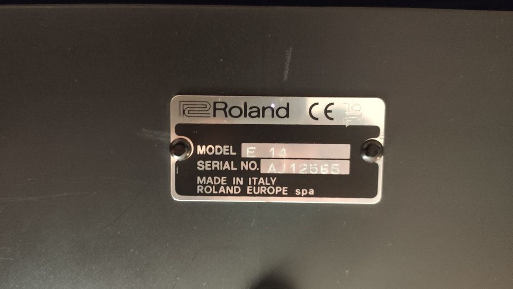 Órgão eletrónico Roland E14