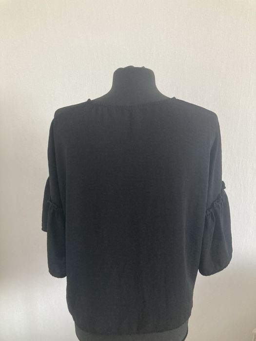 Czarna bluzka z szerokimi rękawami l Stradivarius