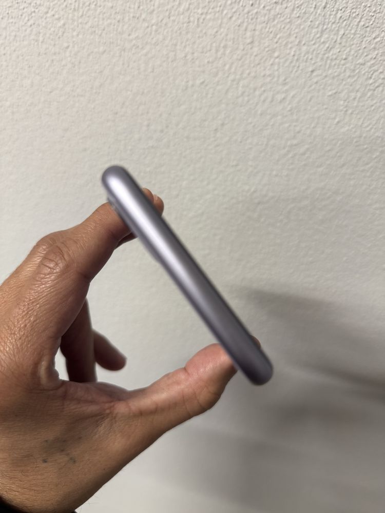iPhone 11 64GB Roxo