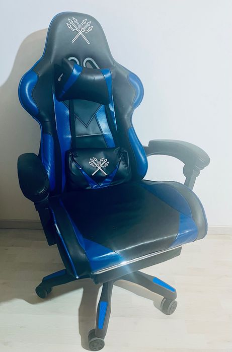 Fotel gamingowy, czarny z niebieskim, rozkładany. Okazja!