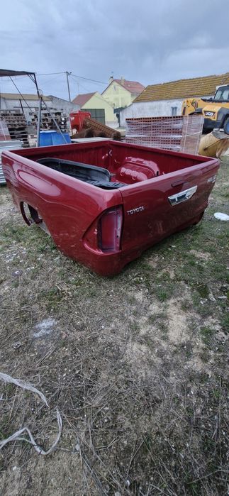 Caixa metálica toyota hilux 2025