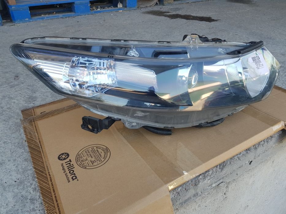 Права фара Honda Accord 8 рестайлінг