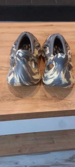 Yezzy foam runner 43