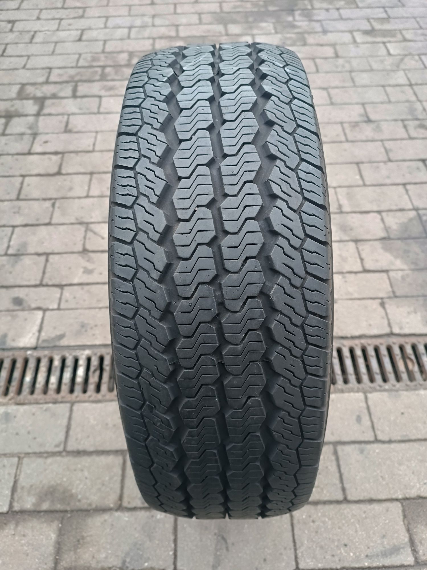 205/65R15C Continental VancoFourSeason