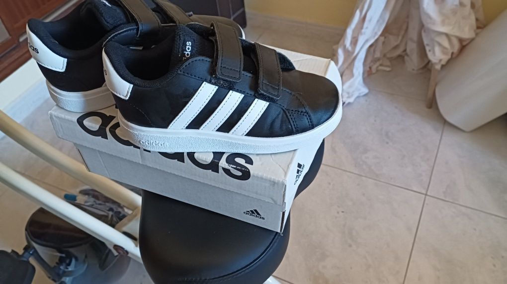 Tenis menina Adidas