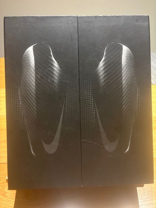 Caneleiras futebol Nike Carbonite