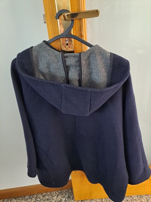 Casaco tipo capa azul marinho
