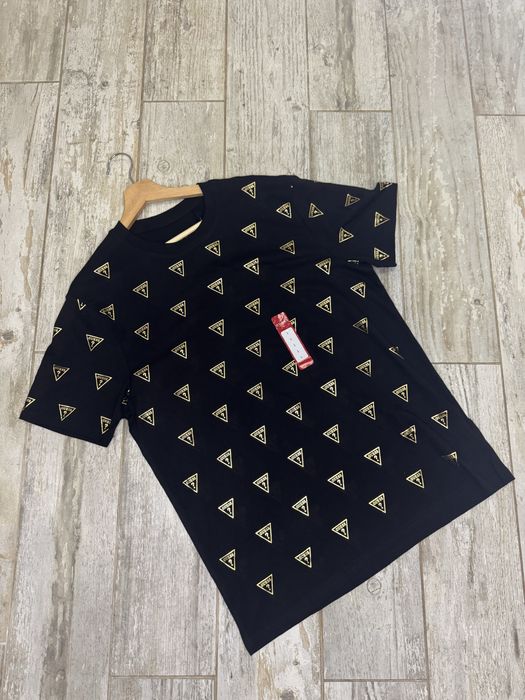 T-Shirt GUESS Original - Tamanho L - Nova com Etiqueta!