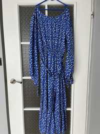 Długa, niebieska sukienka