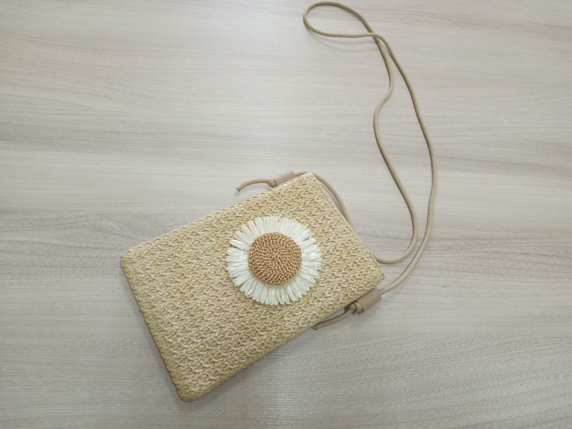 Słomkowa torebka na telefon