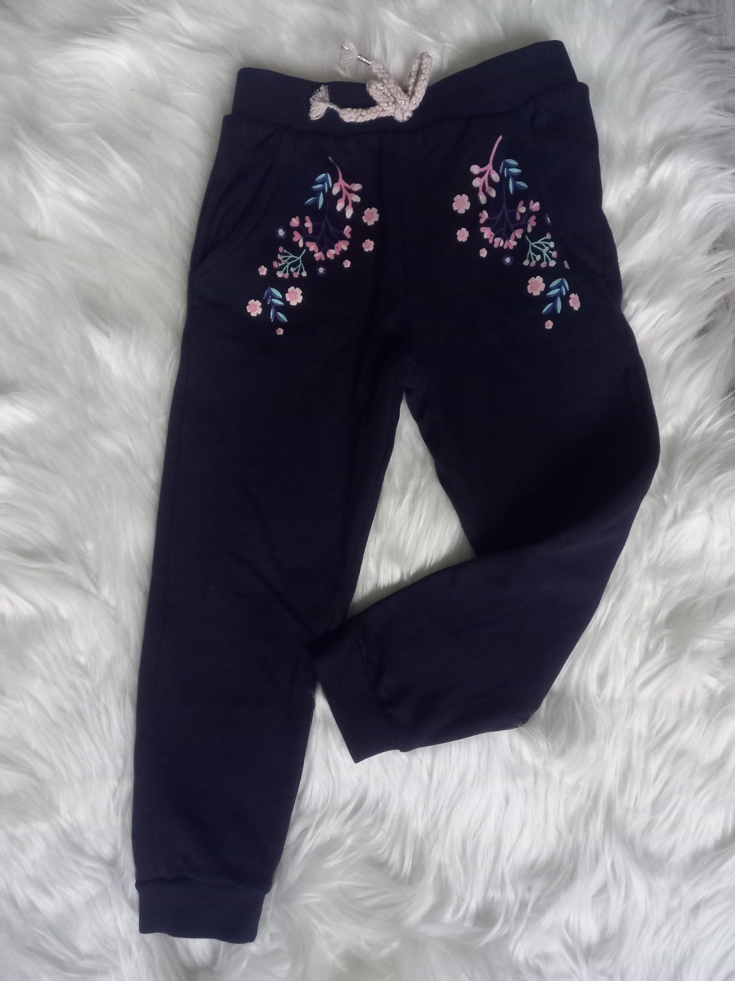 Spodnie dresowe kwiatki Young Style 98 -104 cm
