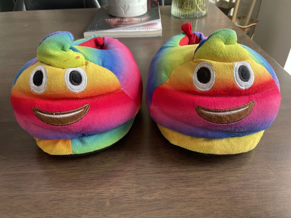 Pantufas inverno emoji e preguiça 37