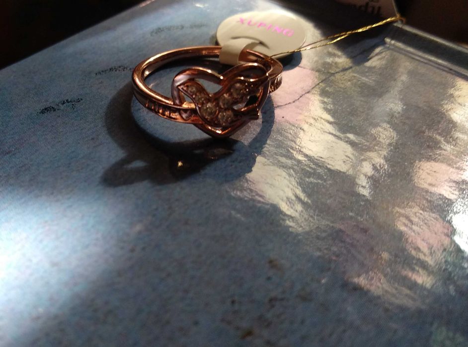 Кольцо Xuping белые фианиты позолота, размер 17