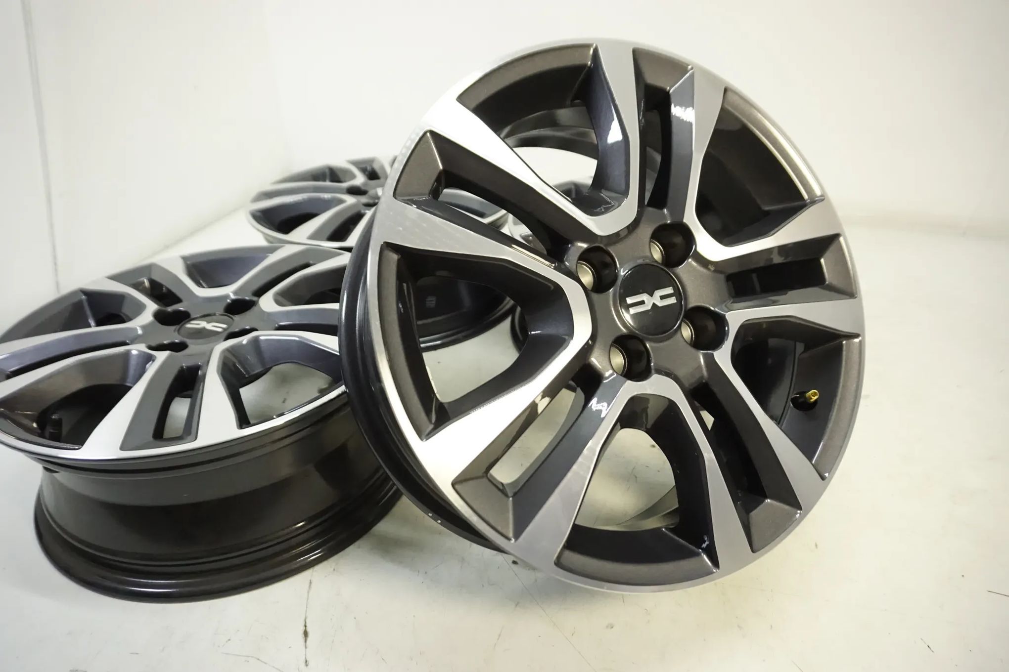 Felgi Aluminiowe 16 Renault Captur Zoe Clio Dacia Logan Dokker Sandero Jogger Stepway Lodgy ET37 ORYGINAŁ