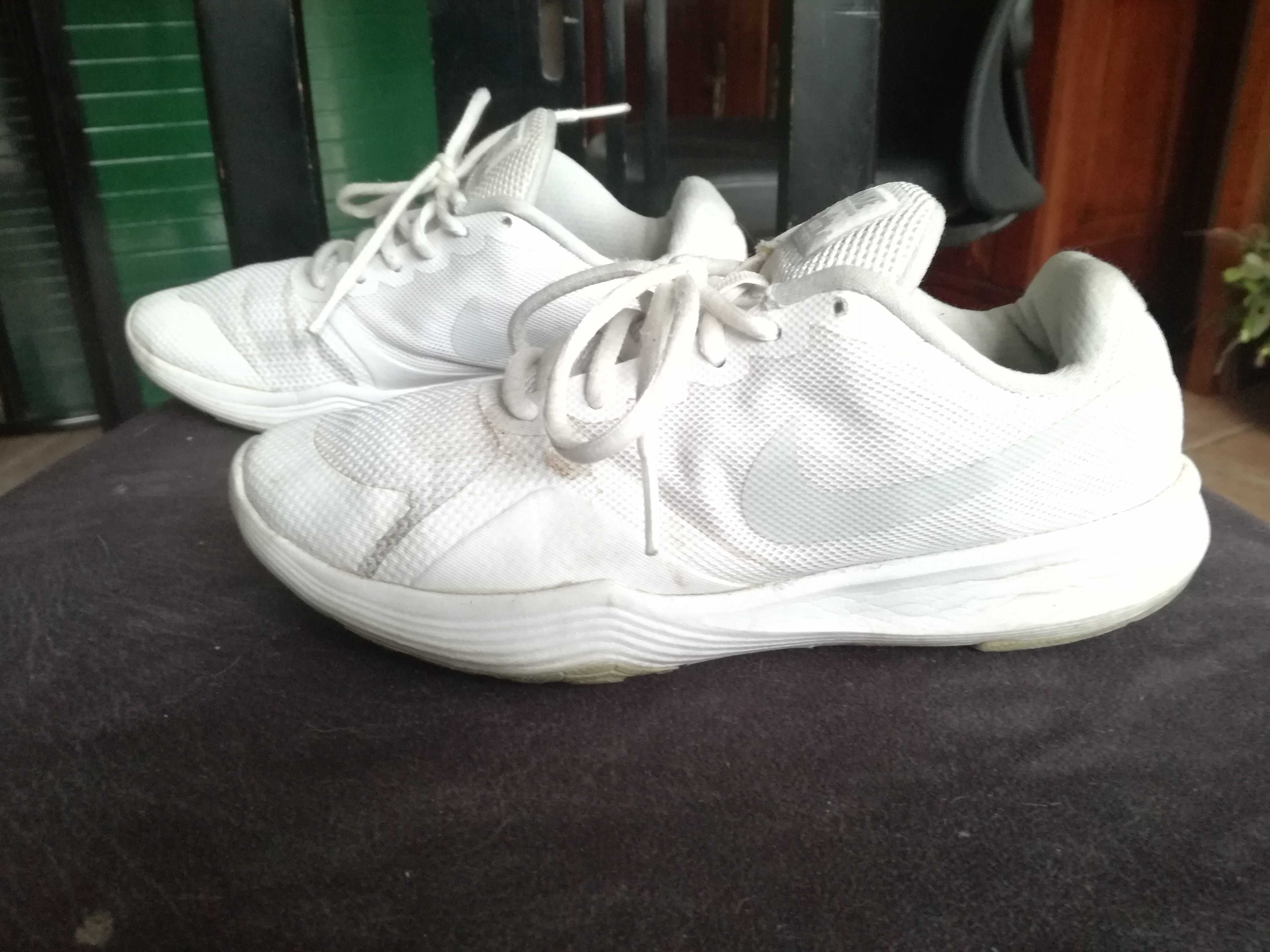 Tênis sapatilhas com atacadores brancas Nike