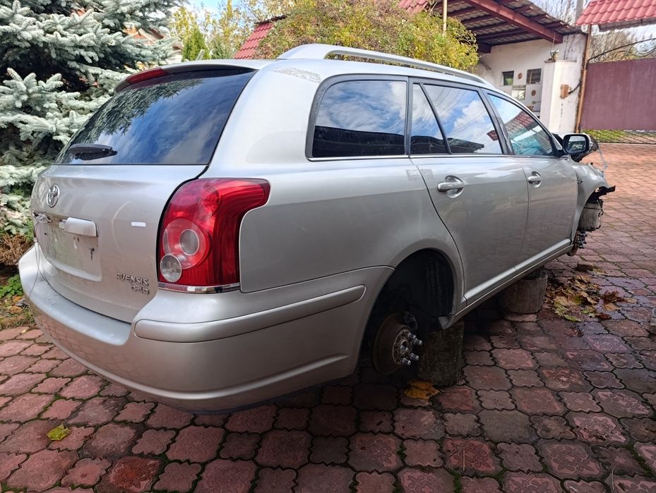 Розбіраю тойоту авенсіс