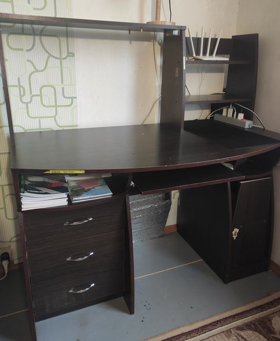 Письмовий комп'ютерний стіл