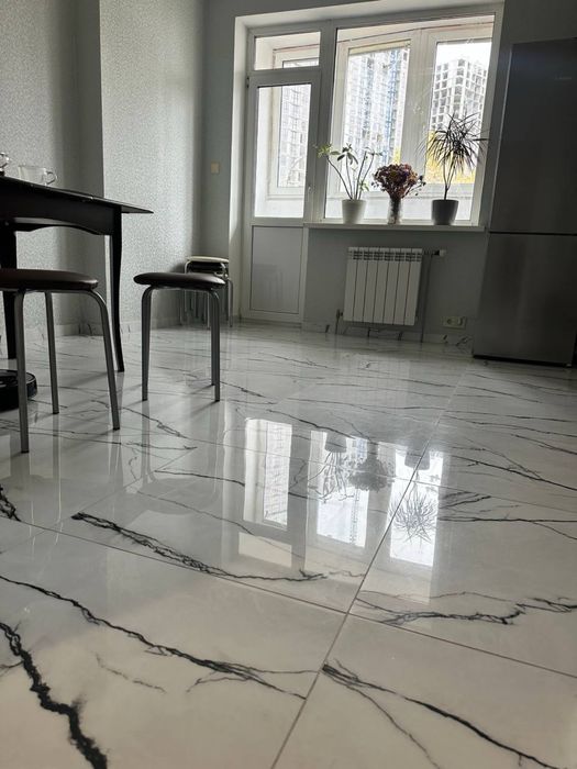 Облицювання плиткою , плиточник