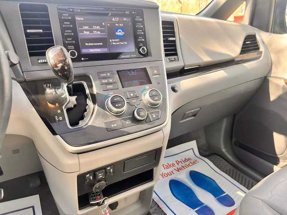 2020 Toyota Sienna XLE