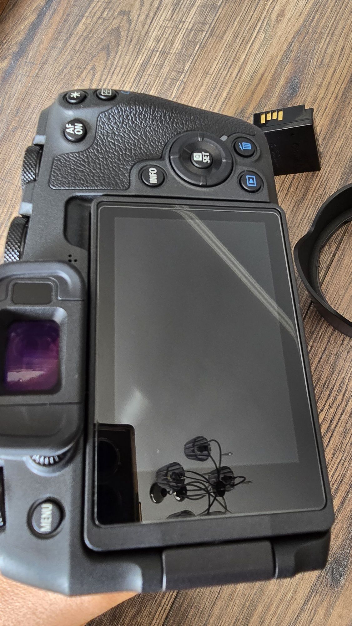 Canon eos RP z bateriami i plecakiem