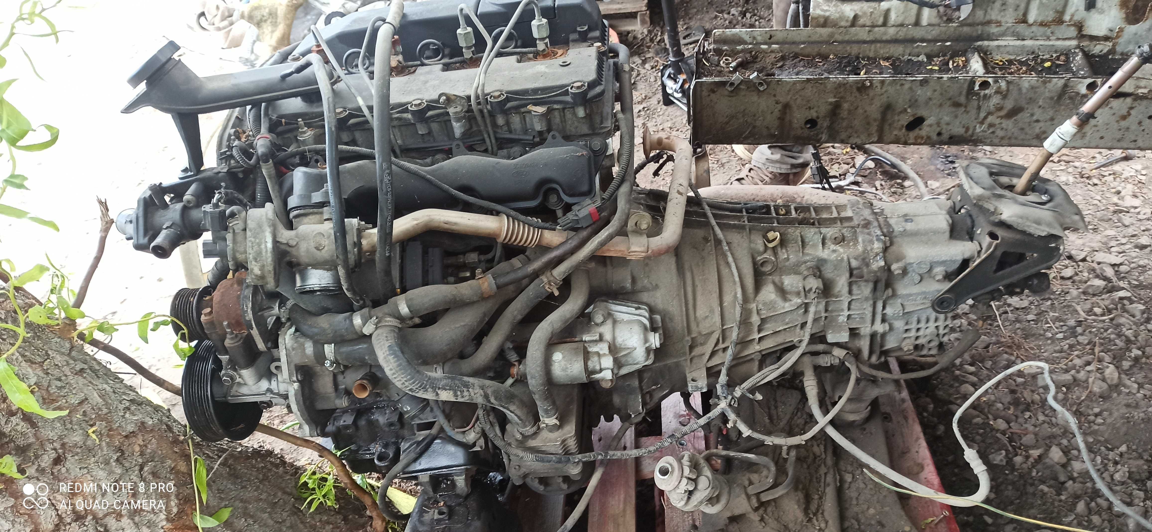 Silnik 2, 4  ze skrzynią biegów Ford transit 2005