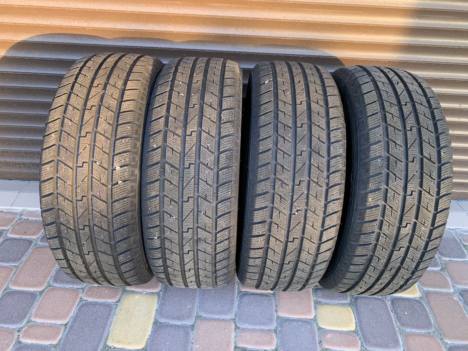 Зимові шини зима 215/55/17 Roadax RX Frost WH03 2021 рік 7.5 mm