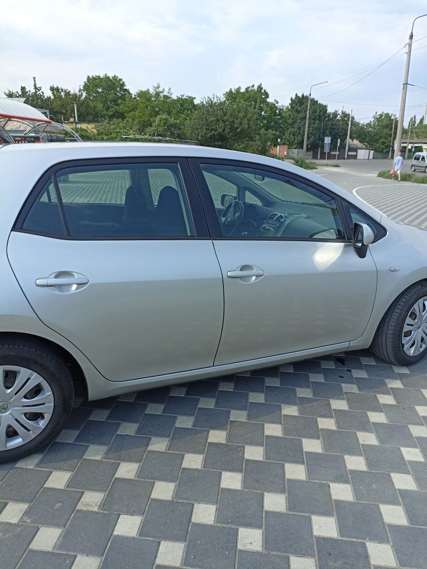 Toyota Auris  1.6