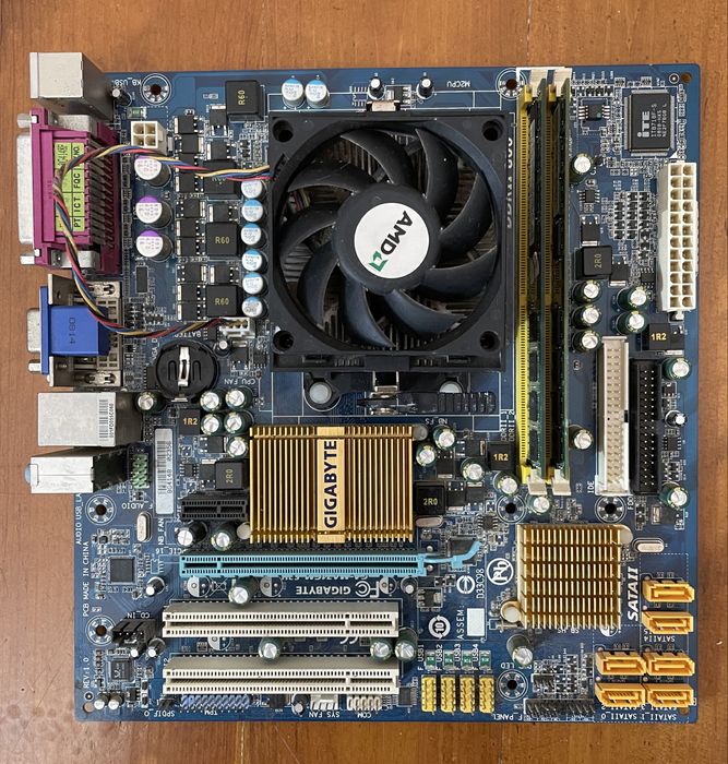Комплект AMD Phenom 9550 Gigabyte MA74GM