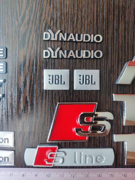 Шильдик логотип Значок эмблема Лейба QUATTRO Кватро Ауди.