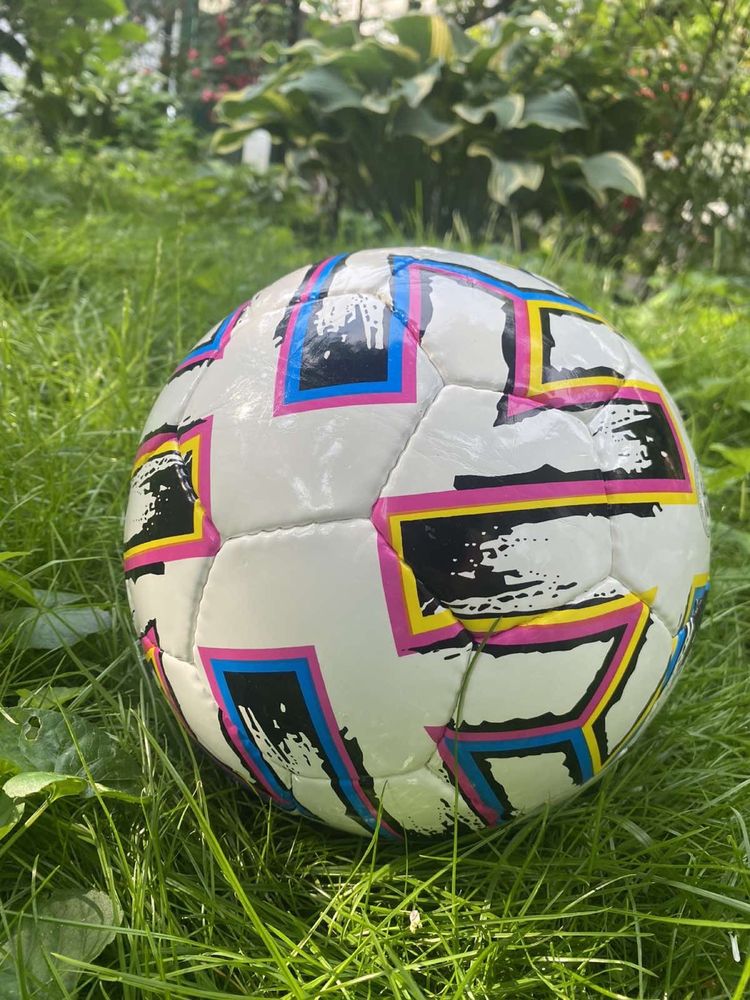 Футбольний м’яч розмір 4 футзальний, з полімерним покриттям новий
