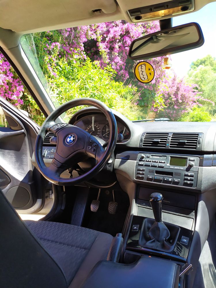 BMW 320 cinzento