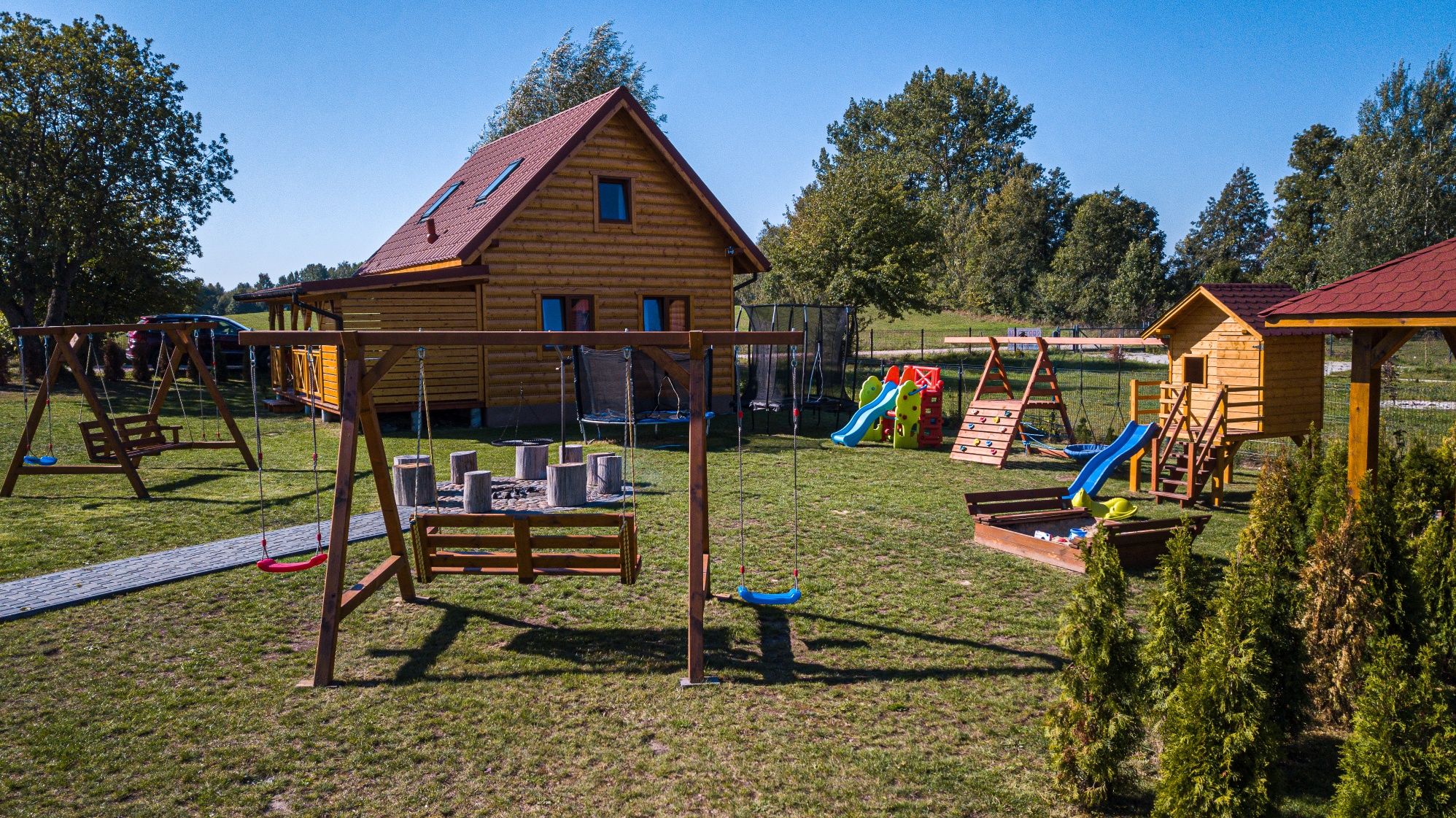 Całoroczne domki  na mazurach do wynajęcia łódka sauna jacuzzi bania.