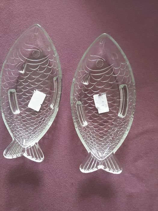 Miska, naczynie w kształcie ryby z przezroczystego szkła