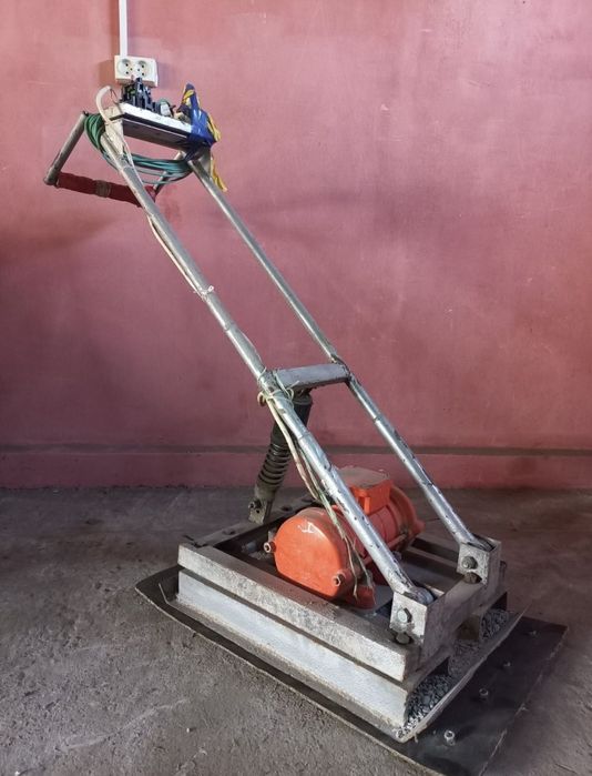 Трамбовка, віброплита