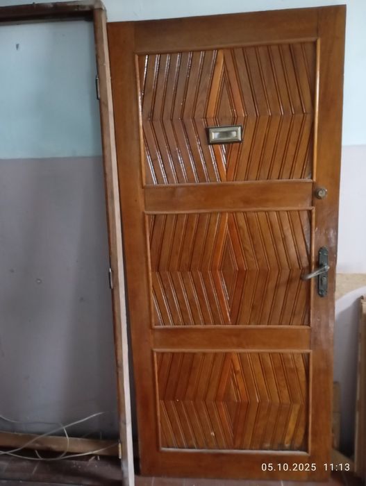 Продам вхідні двері дуб з коробкою