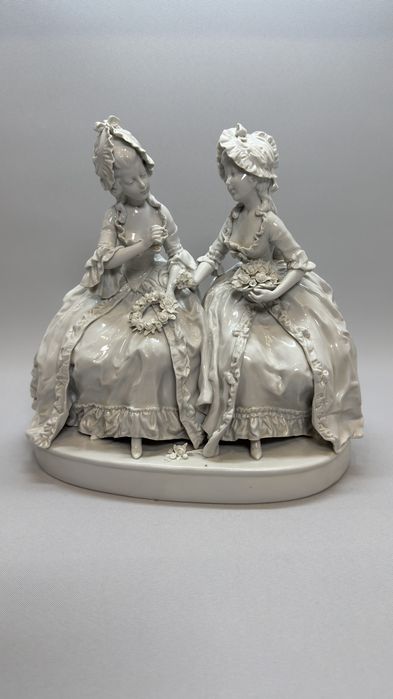 Антикварна порцелянова статуетка фігурка статуэтка скульптура фарфор