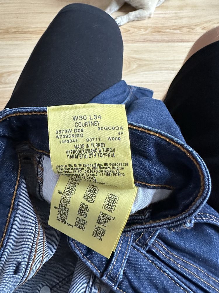 Spodnie Damskie Jeansowe Niski Stan Wrangler
