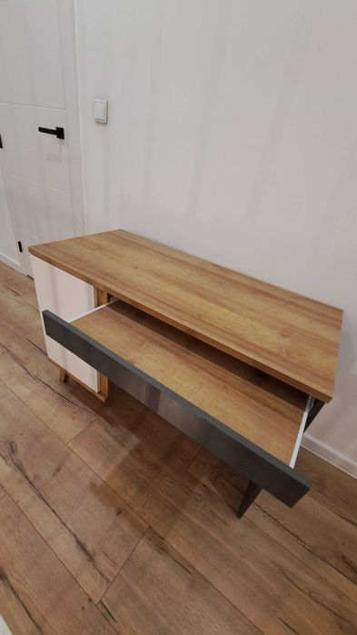 Biurko 110x50cm  wysokie 75cm - 1 szt.